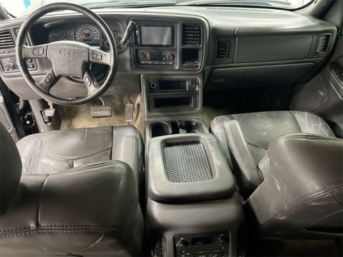 Used 2003 Chevrolet Avalanche 4x4 w/ Suspension Package, Off-Road image 10