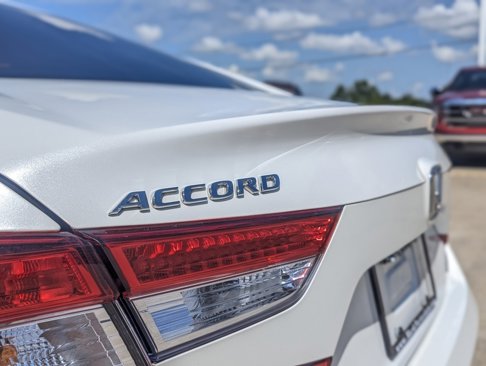 Used 2019 Honda Accord Touring image 10