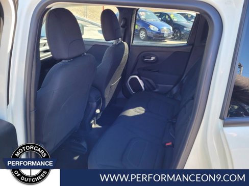 Used 2018 Jeep Renegade Latitude w/ Cold Weather Group image 21