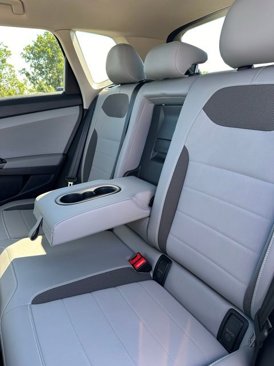 Used 2023 Volkswagen Taos SE w/ Panoramic Sunroof Package image 17