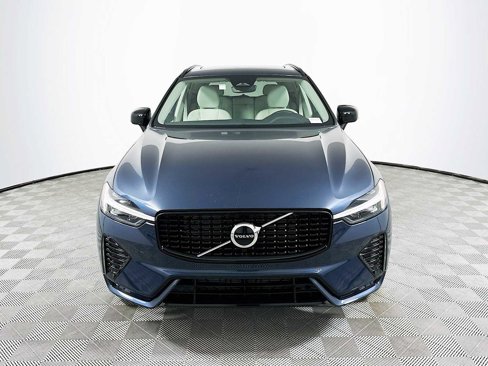 Used 2025 Volvo XC60 B5 Core w/ Protection Package Premier image 2
