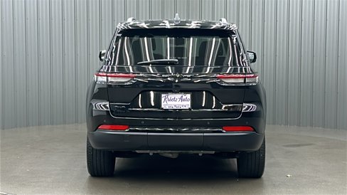 Used 2023 Jeep Grand Cherokee Altitude image 4