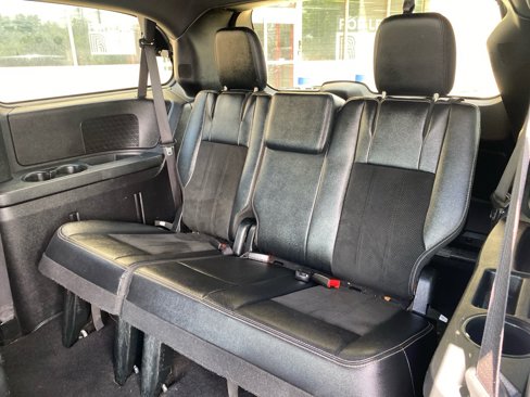Used 2018 Dodge Grand Caravan SXT w/ Driver Convenience Group image 18
