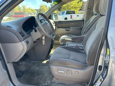 Used 2010 Toyota Sienna LE image 21