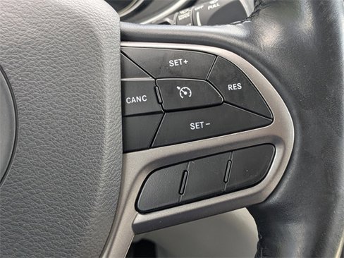Used 2021 Jeep Cherokee Latitude Lux w/ Comfort/Convenience Group image 24