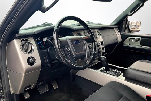Used 2017 Ford Expedition XLT image 15