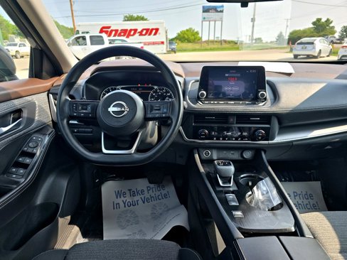 Used 2023 Nissan Rogue SV image 14