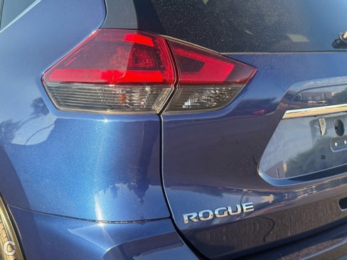 Used 2018 Nissan Rogue SL image 9