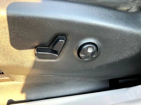 Used 2019 Chrysler Pacifica Touring-L image 16