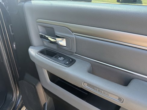 Used 2019 RAM 1500 Classic SLT image 30