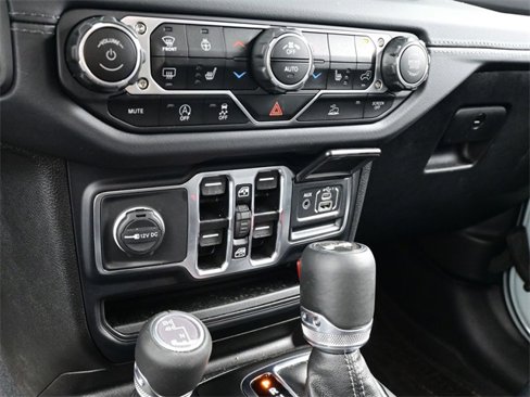Used 2024 Jeep Wrangler Sahara w/ Technology Group image 10
