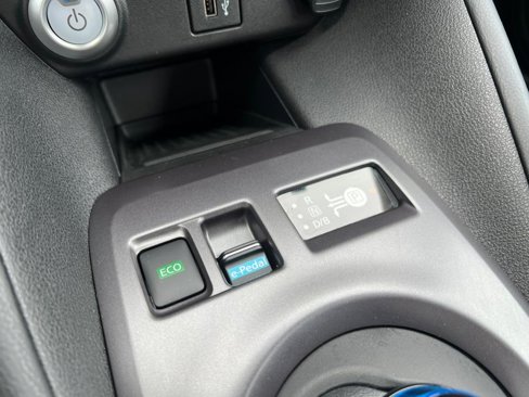 Used 2025 Nissan Leaf S image 26