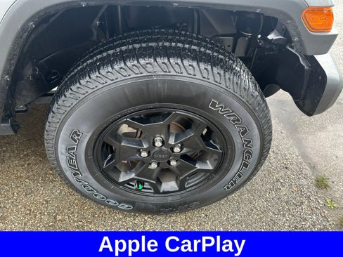 Used 2021 Jeep Gladiator Willys image 11