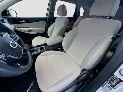 Used 2020 Kia Sorento LX image 11