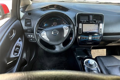 Used 2014 Nissan Leaf SL w/ Premium Package image 5