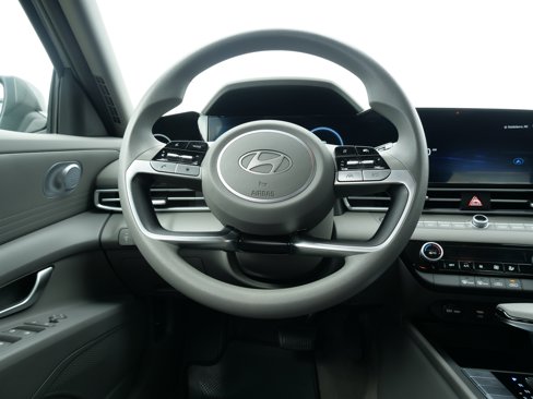 Used 2024 Hyundai Elantra SEL image 18