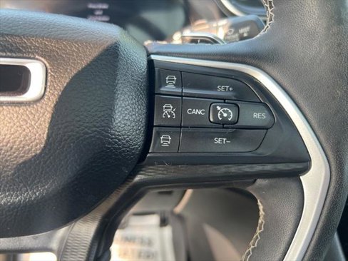 Certified 2023 Jeep Grand Cherokee Altitude image 10