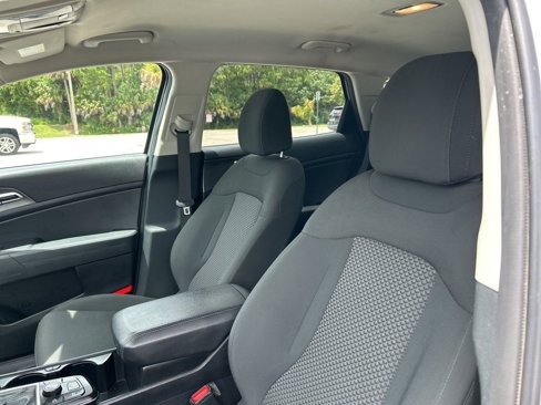 Used 2023 Kia Sportage LX image 15