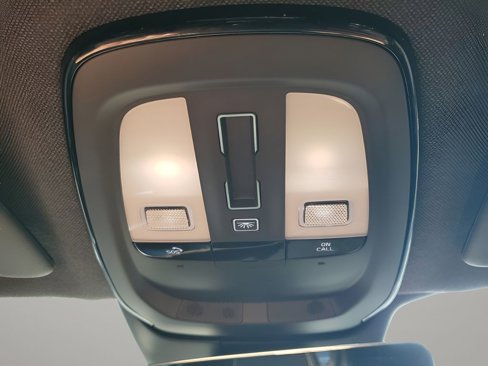 Used 2022 Volvo XC40 P8 Recharge Plus image 36