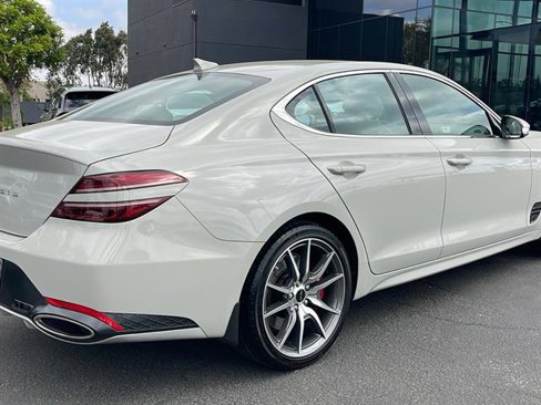 Used 2025 Genesis G70 2.5T image 7