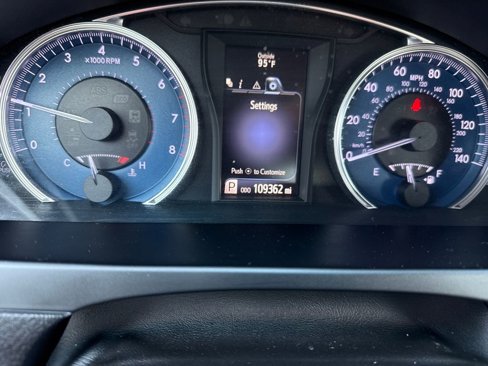 Used 2016 Toyota Camry LE image 17