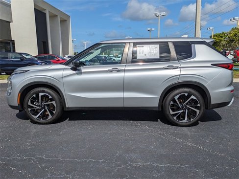 Used 2022 Mitsubishi Outlander SE image 8