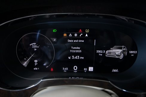 Used 2023 Bentley Bentayga Extended Wheelbase image 24
