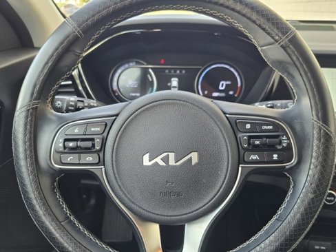 Used 2022 Kia Niro EX image 23