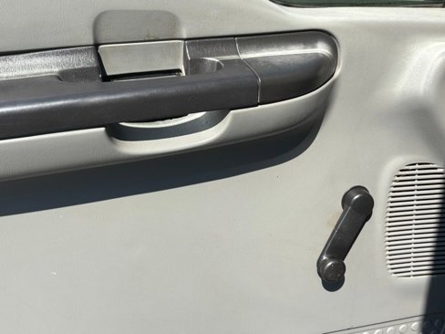 Used 2007 Ford F550 2WD Regular Cab Super Duty image 26