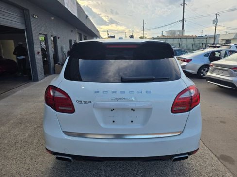 Used 2014 Porsche Cayenne S image 3