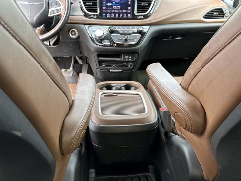 Used 2019 Chrysler Pacifica Limited w/ Tire & Wheel Group image 18