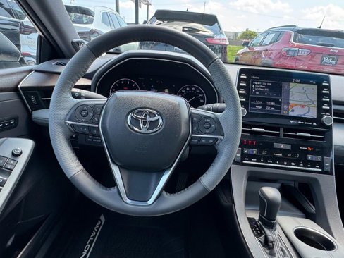 Used 2019 Toyota Avalon Limited image 10