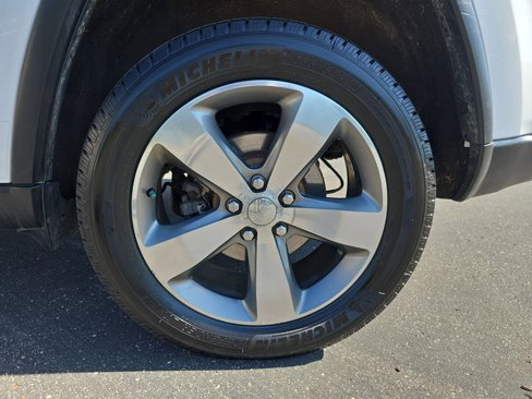 Used 2015 Jeep Grand Cherokee Limited w/ Trailer Tow Group IV image 35
