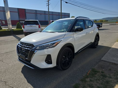 Used 2024 Nissan Kicks SR w/ SR Premium Package image 8