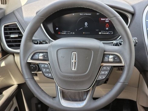 Used 2019 Lincoln Nautilus Reserve image 25