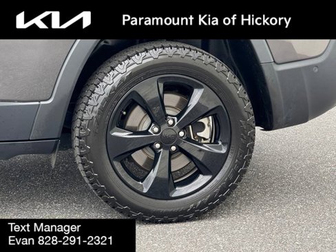 Used 2023 Jeep Cherokee Altitude Lux w/ Lux Elite Package image 2
