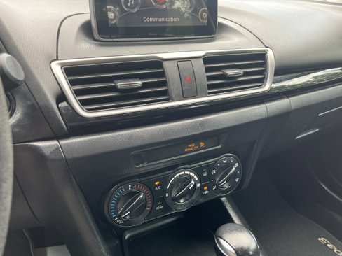 Used 2015 MAZDA MAZDA3 i Sport image 32