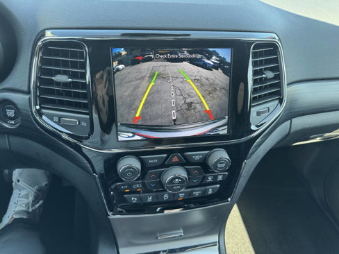Used 2020 Jeep Grand Cherokee Altitude image 22