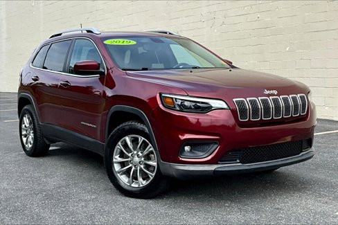 Used 2019 Jeep Cherokee Latitude Plus w/ Comfort/Convenience Group image 18