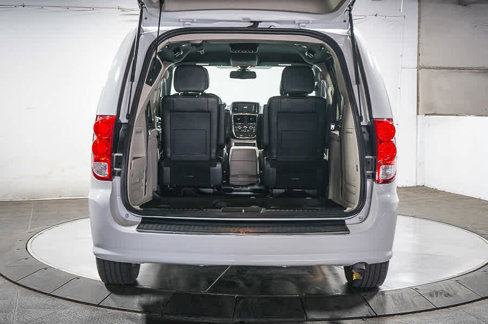 Used 2019 Dodge Grand Caravan SXT image 29