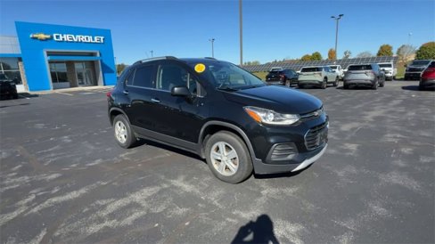 Used 2017 Chevrolet Trax LT w/ LT Convenience Package image 2