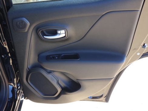 New 2023 Jeep Renegade Latitude w/ Sun & Fun Group image 18