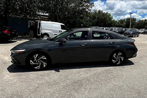 Used 2024 Hyundai Elantra Limited image 8