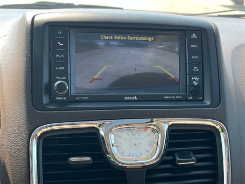 Used 2014 Chrysler Town & Country Limited w/ Luxury Group image 23