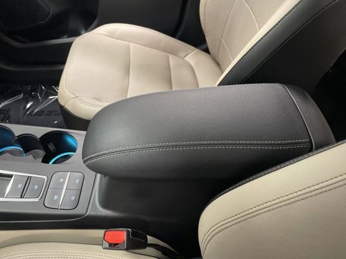 Used 2020 Ford Escape Titanium image 21