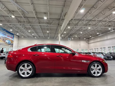 Used 2018 Jaguar XE Premium image 5