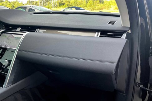 Used 2020 Land Rover Discovery Sport SE image 16