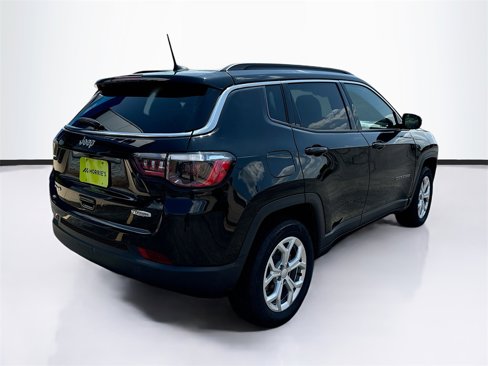Used 2024 Jeep Compass Latitude image 5