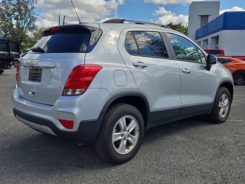 Used 2022 Chevrolet Trax LT w/ LT Convenience Package image 8