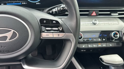 Used 2024 Hyundai Elantra Limited image 18